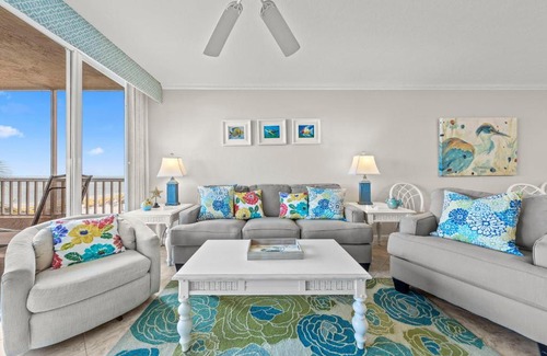 Fort Myers Beach Apartment | Estero Island Beach Villas 304, Sleeps 6, 2 Bedrooms, Gulf Front, Heated Pool
