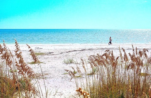 Fort Myers Beach Apartment | Estero Island Beach Villas 401, 2 Bedrooms, Beach Front, WiFi, Sleeps 6