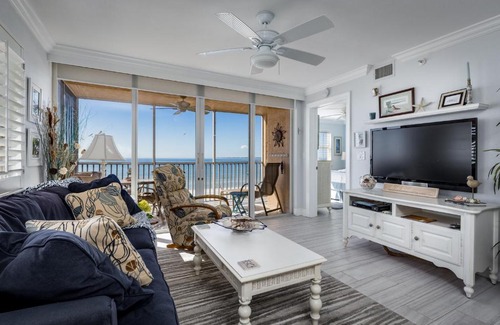 Fort Myers Beach Apartment | Estero Island Beach Villas 401, 2 Bedrooms, Beach Front, WiFi, Sleeps 6