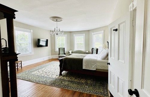 Sperryville House | Estes Manor Sperryville Room 4