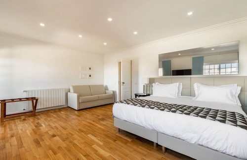 Estoril House | Estoril Luxury Suites & Spa