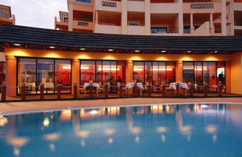 Luz Apartment | Estrela da Luz 1 Bedroom apt Pool and sea Views
