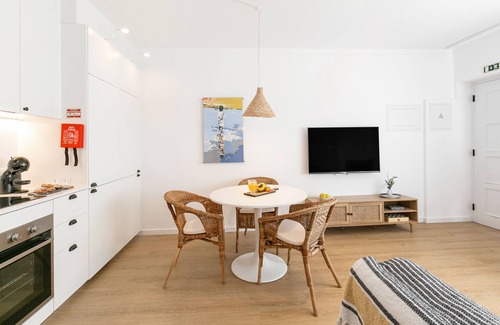 Consolacao Apartment | Estrelas da Praia - Stylish and Cozy Apartment