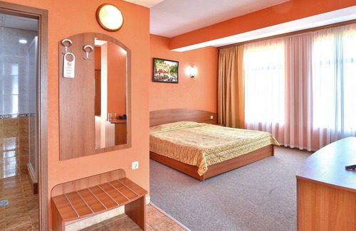 Saints Constantine and Helena Hotel | Estreya Palace & Residence