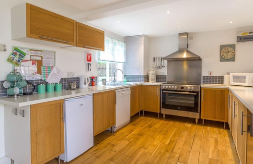 Warkworth Cottage | ESTUARY VIEW, pet friendly, with a garden in Warkworth