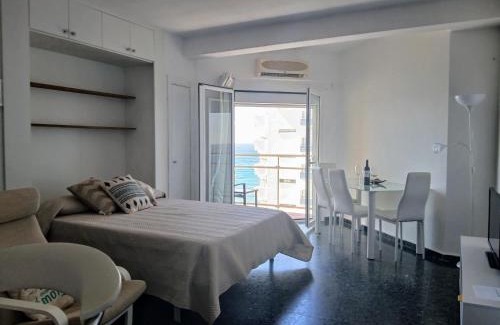 Carihuela Apartment | Estudio en primera línea de playa