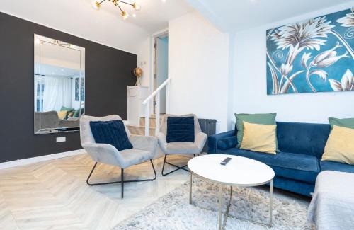 Southampton House | Estwood - Gated House