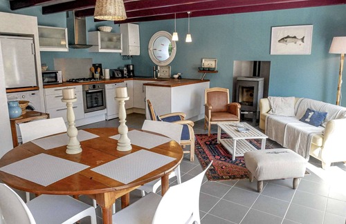 Etel Villa | Étel - Renovated house for 4 with garden, terrace and parking