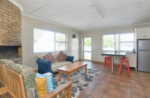 Waenhuiskrans Apartment | Etna Flat In Arniston