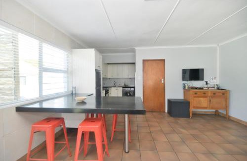 Waenhuiskrans Apartment | Etna Flat In Arniston