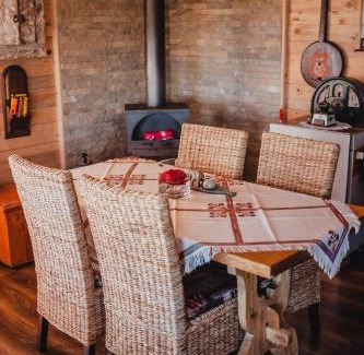 Mladenovac Ski Chalet | Etno kompleks Orahovac - Vajat Sova