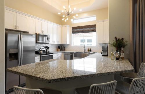 North Scottsdale Apartment | Eucalyptus by AvantStay Stunning Scottsdale Home w Communal Pool Hot Tub