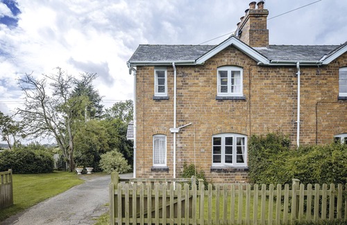 Bridgnorth Cottage | EUDON BURNELL COTTAGE, pet friendly, with open fire in Bridgnorth