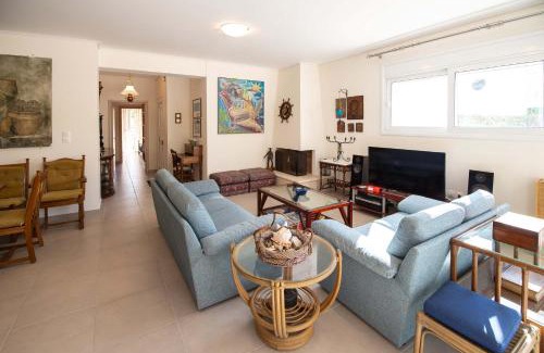 Kato Diminio House | Eugenias Getaway by the Sea - Diminio Escape