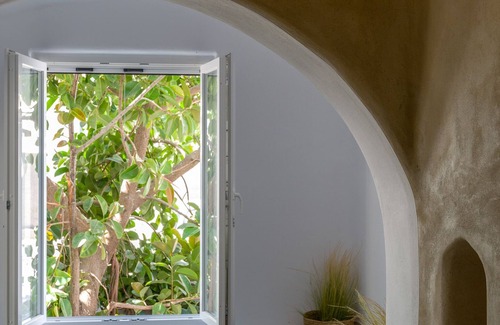 Naxos Town Apartment | Euphoria Chora Naxos Executive Suite with Jacuzzi