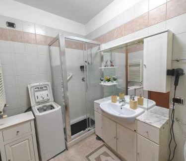 Quartiere XX Ardeatino Apartment | Eur Heritage Suite