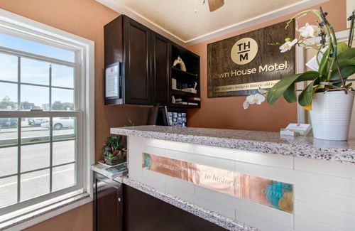 Downtown Hotel | Eureka Town House Motel - Historic Old Town