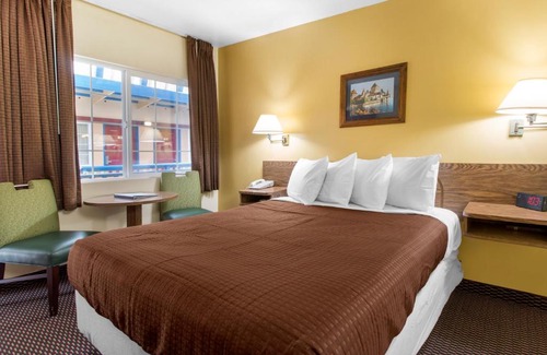 Downtown Hotel | Eureka Town House Motel - Historic Old Town