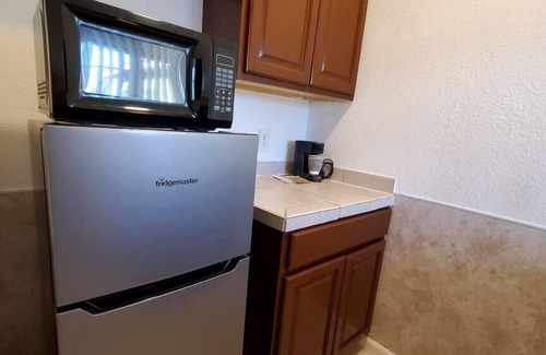 Desert Hot Springs Hotel | Europa Inn & Suites