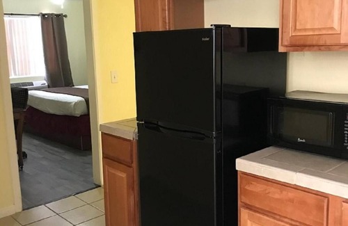 Desert Hot Springs Hotel | Europa Inn & Suites