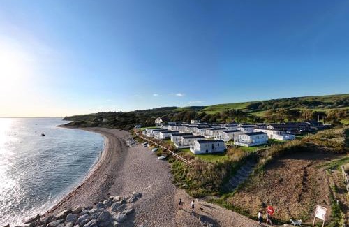 Holworth Resort | Europa Willow Pitch 29 Creek Caravan Park dog friendly