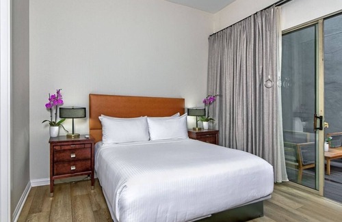 South Beach Hotel | European-Style Comfort Near Fisherman's Wharf – Elegant Room