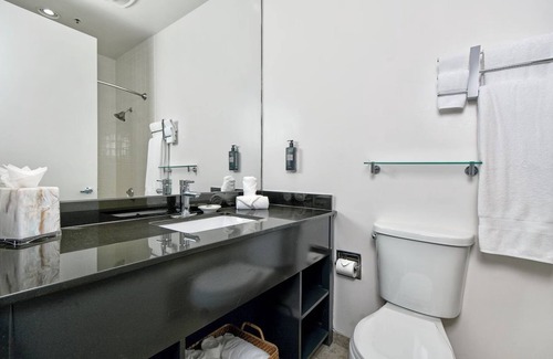 South Beach Hotel | European-Style Comfort Near Fisherman's Wharf – Elegant Room