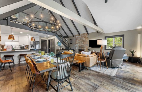 Locust Lake Village Ski Chalet | EV Charger, Game Room, 4 Lakes, Beach, Skiing