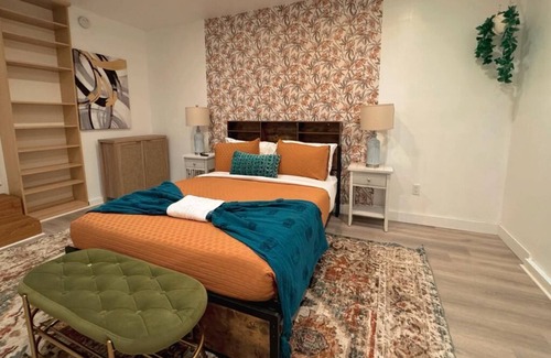 Venice House | EV Charger Ready! Fabulous Indiana 4B3B Home