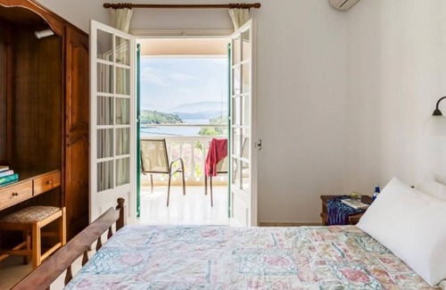 Agios Stefanos Apartment | Evanna - Three Bedroom Apartment, Sleeps 6