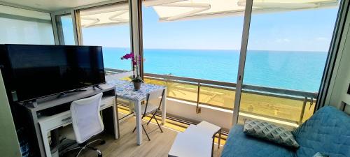 Villeneuve Loubet Beach Apartment | Evasion Bleue