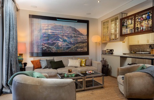 Weavers Apartment | Evelyn | 3BR Luxury Garden Home | Brick Lane & Shoreditch