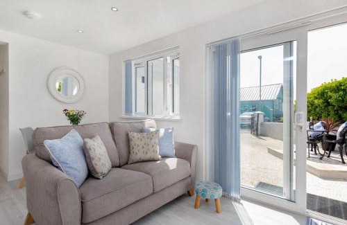 West Looe House | Evelyn - Ukc4036