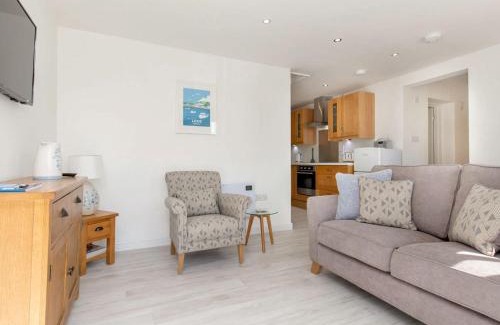 West Looe House | Evelyn - Ukc4036