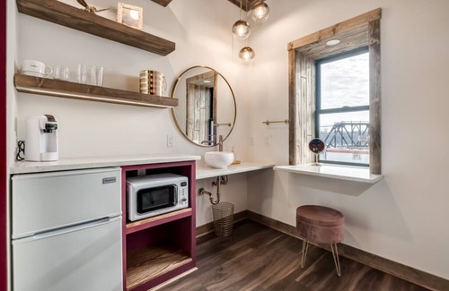 Prescott House | Event-Approved | Sleeps 14 | 6 Private Suites w/Bathrooms