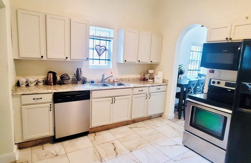 Urban Core Villa | EverBank Stadium Jaguars Lodging House | Sleeps 17 + | Central Jacksonville