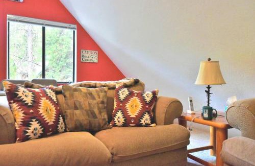 Dorrington House | Evergreen Dorrington Chalet - Family Fun & Game Rm