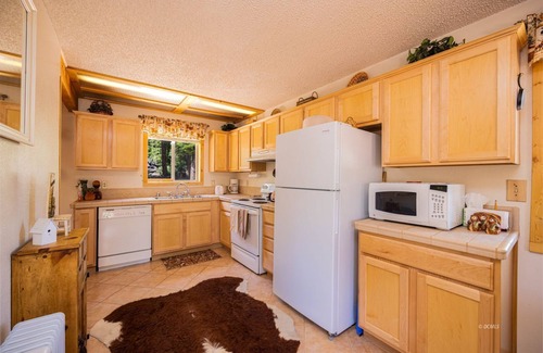 Meadow View Heights Cabin | Evergreen Escapes Cabin surrounded by Dixie National Forest
