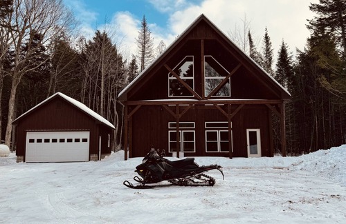 Greenville Cabin | Evergreen Escape - Winter and Summer fun on Moosehead Lake!