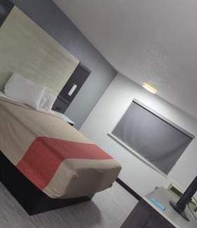 Madison South Hotel | Evergreen Inn & Suites Portland