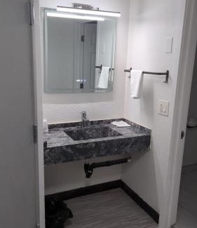 Madison South Hotel | Evergreen Inn & Suites Portland