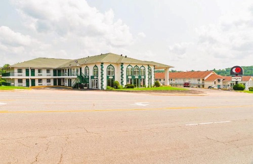 Branson Theater District Hotel | Evergreen Inn