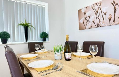 Kidlington Apartment | Evergreen Lodge - Two Bed Lux Flat - Parking, Garden, Patio, WIFI, Netflix - Close to Blenheim Palace & Oxford - F3