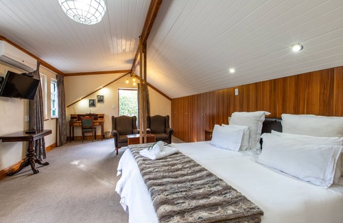 Stellenbosch Central House | Evergreen Manor And Spa