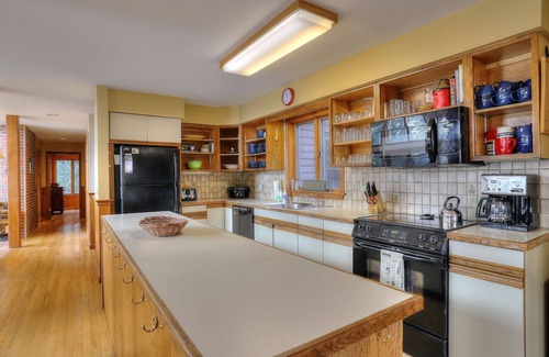 Rangeley House | Evergreen Shore | Spacious Family Retreat w/Flat Lawn & Stunning Lake Views