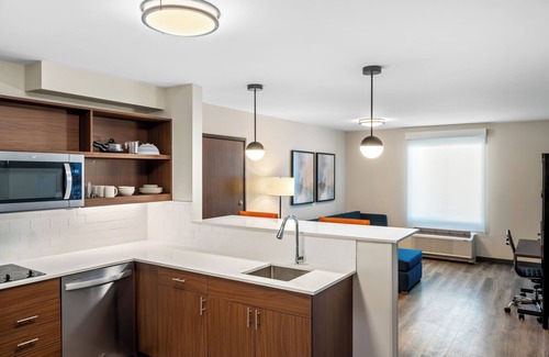 Ontario Hotel | Everhome Suites Ontario