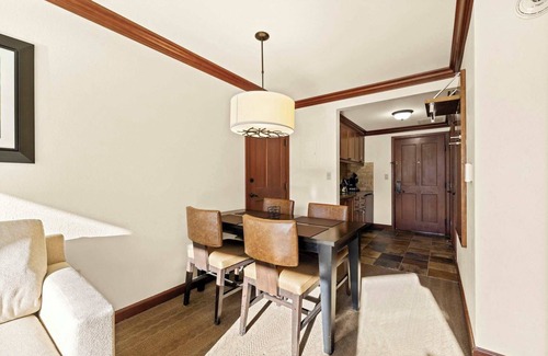 Olympic Valley Resort | Everline Resort -Valley View Suite