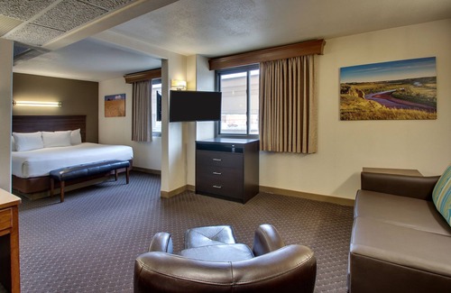 Bismarck Hotel | EverSpring Inn
