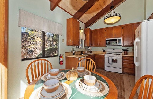 Upper Moonridge Cabin | Everwood Serenity Treehouse