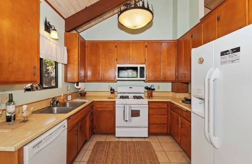 Upper Moonridge Cabin | Everwood Serenity Treehouse